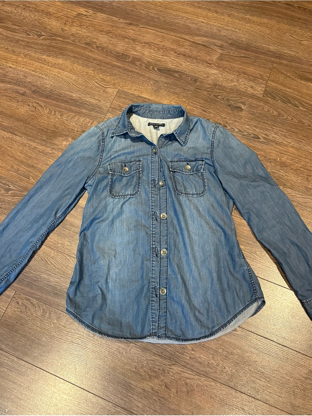 Banana Republic Denim Button-Up Shirt – Size M